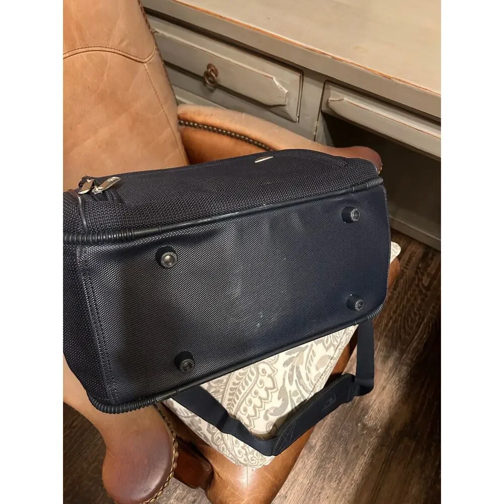 Samsonite Navy Overnight Carry On Travel Tote Shoulder Bag